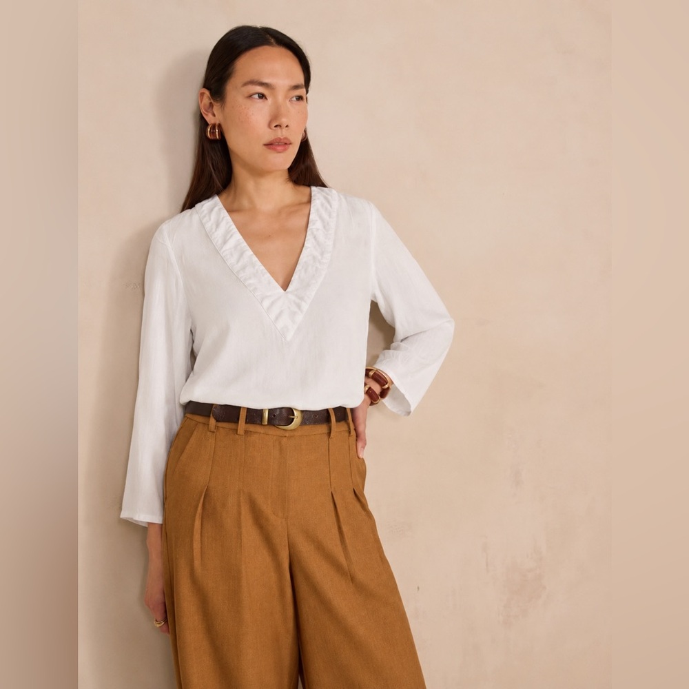 ZARA - White V-Neck Knit Top | Minimalist French Girl Style